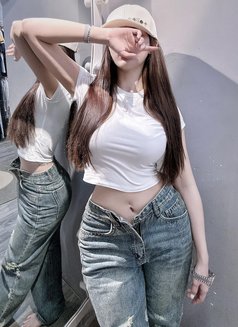 Tuong Vy - escort agency in Singapore Photo 4 of 5