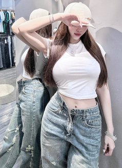 Tuong Vy - escort agency in Singapore Photo 5 of 5