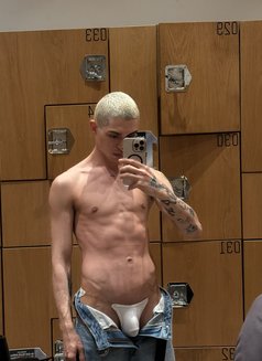 Turkishtwink - Acompañantes masculino in İstanbul Photo 3 of 4