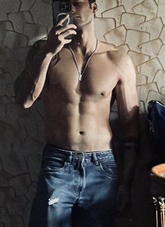 Tushar Available 24×7 - Male escort in Gurgaon Photo 1 of 4