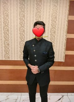 Tushar - Acompañantes masculino in New Delhi Photo 1 of 2