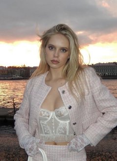 Tusia - escort in Bangkok Photo 5 of 8