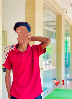 Twelve pass - Acompañantes masculino in New Delhi Photo 2 of 2