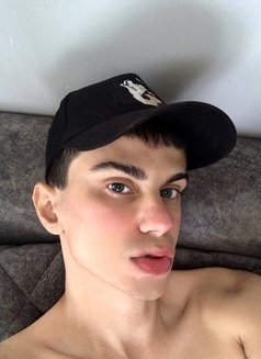 Twink Andy - Male escort in İstanbul Photo 1 of 3