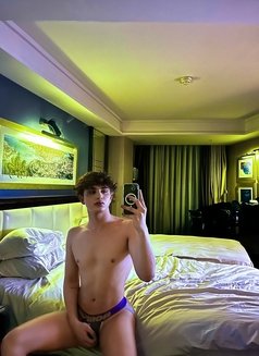 Twink_aref - Male escort in Jeddah Photo 12 of 12