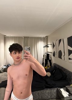 Twink_aref - Male escort in İstanbul Photo 8 of 9