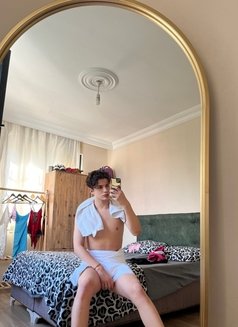 Twink Aref - Male escort in İstanbul Photo 6 of 6