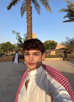 Twink Aref - Acompañantes masculino in Riyadh Photo 6 of 6