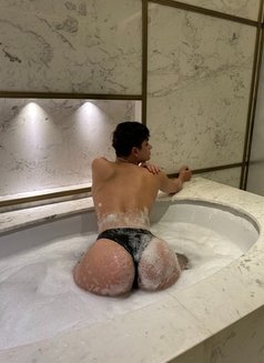 Twink Aref - Male escort in İstanbul Photo 5 of 6