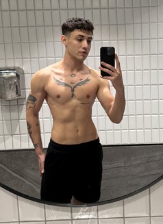 Twınk Boy - Male escort in İstanbul Photo 5 of 10