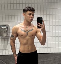 Twınk Boy - Male escort in İstanbul Photo 2 of 9