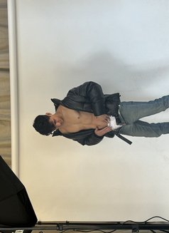 Twink Carl - Male escort in Dubai Photo 7 of 9