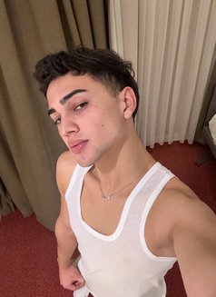 Twink Daniel - Male escort in İstanbul Photo 6 of 14
