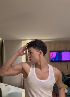 Twink Daniel - Male escort in İstanbul Photo 7 of 14
