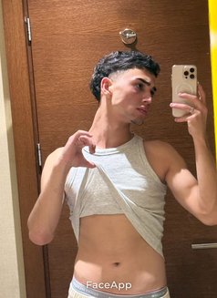 Twink Daniel - Male escort in İstanbul Photo 8 of 14