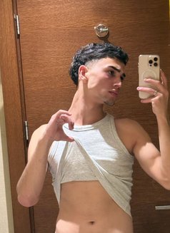 Twink Daniel - Male escort in İstanbul Photo 14 of 14