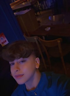 Twink harry - Male escort in Jeddah Photo 8 of 12