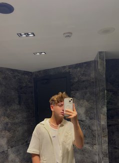 Twink harry - Male escort in Jeddah Photo 11 of 12