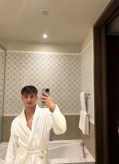 Twink_romeo - Male escort in Riyadh Photo 8 of 9