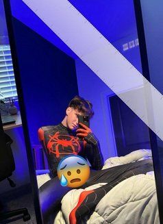 Twink Spicy - Male escort in Dubai Photo 8 of 8