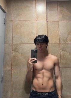 Twink_stephen - Acompañantes masculino in Singapore Photo 2 of 8