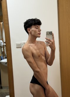 Twink - Male escort in Dubai Photo 6 of 11