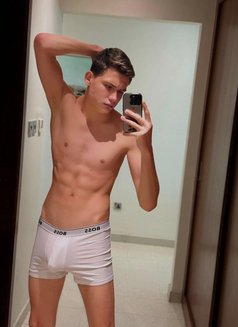 Twink Tyler - Male escort in Dubai Photo 3 of 9