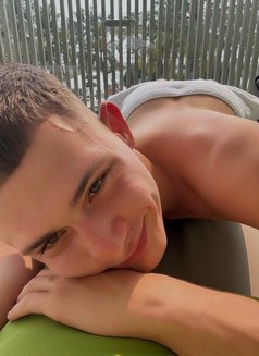 Twink Tyler - Male escort in Dubai Photo 7 of 9