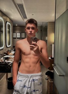 Twink Tyler - Male escort in Dubai Photo 8 of 9