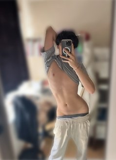 🇷🇸Serbian Twink William Available Now - Male escort in Riyadh Photo 8 of 14