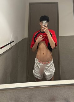 Twink xl - Male escort in Dubai Photo 5 of 5
