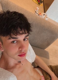 Twink xl - Acompañantes masculino in Dubai Photo 5 of 5