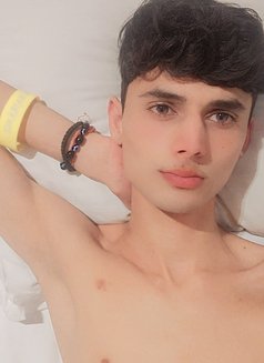 Twinkboy - Male escort in Al Manama Photo 3 of 4