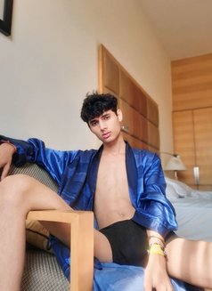 Twinkboy - Male escort in Dubai Photo 9 of 11