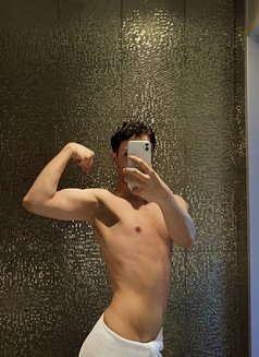 TwinkDemir - Male escort in İstanbul Photo 2 of 4