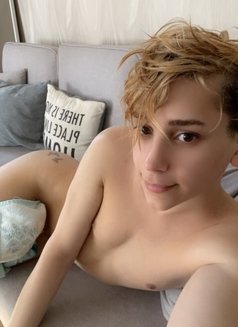 TwinkS - Male escort in Dubai Photo 1 of 17