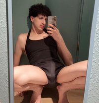 Twinky boy - Male escort in Paris