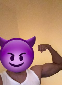 Twitter: @gamgam696 - Male escort in Riyadh Photo 4 of 8