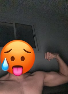 Twitter: @gamgam696 - Male escort in Riyadh Photo 5 of 8