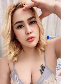 Two girls and shemale group sex - puta in Dubai Photo 6 of 15