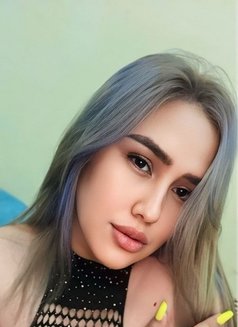 Two girls and shemale group sex - puta in Dubai Photo 14 of 15