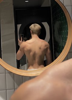 Blondiie - Male escort in Dubai Photo 4 of 4