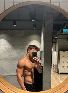 Twunkiee - Male escort in İstanbul Photo 5 of 5