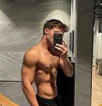 Twunkiee - Male escort in İstanbul Photo 4 of 4