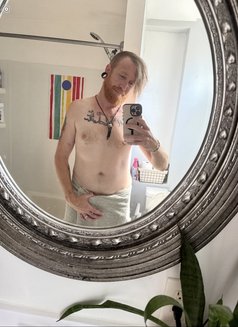 Tyler - Male escort in Oshawa Photo 3 of 5