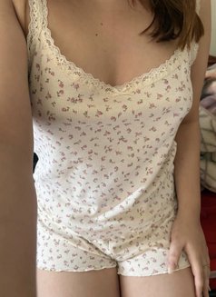 Anna - escort in Cairo Photo 2 of 4