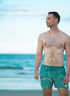 Tyron - masseur in Bangkok Photo 1 of 19