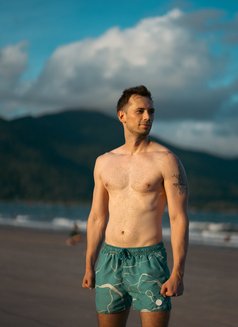 Tyron - masseur in Bangkok Photo 4 of 19