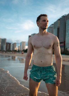 Tyron - masseur in Bangkok Photo 14 of 19
