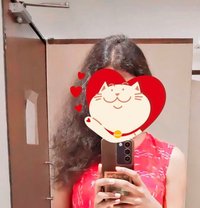 Udita Chowdhary - Acompañantes transexual in Hyderabad Photo 1 of 2